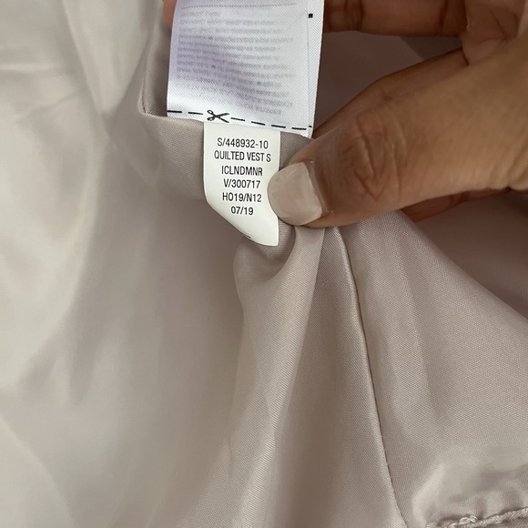 Old Navy Womens Medium Top Vest Purple Puffer Quilted Pockets Zip - Picture 6 of 9